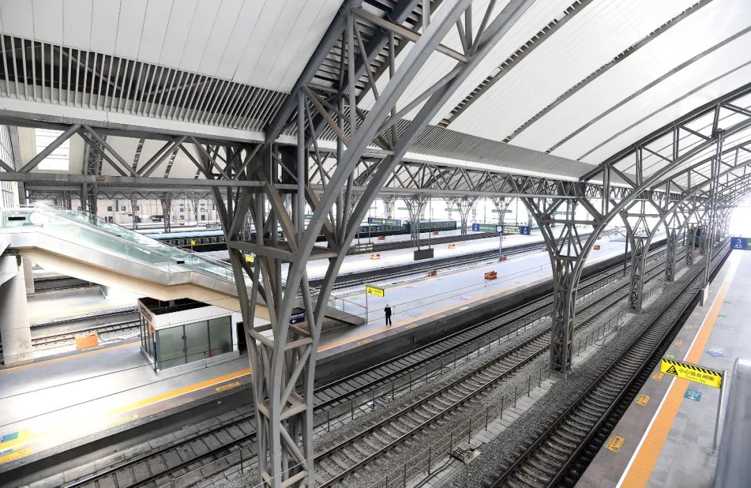 ���ڻ�վ��վ̨����������׼������&nbsp;�����ձ������ܳ� ��